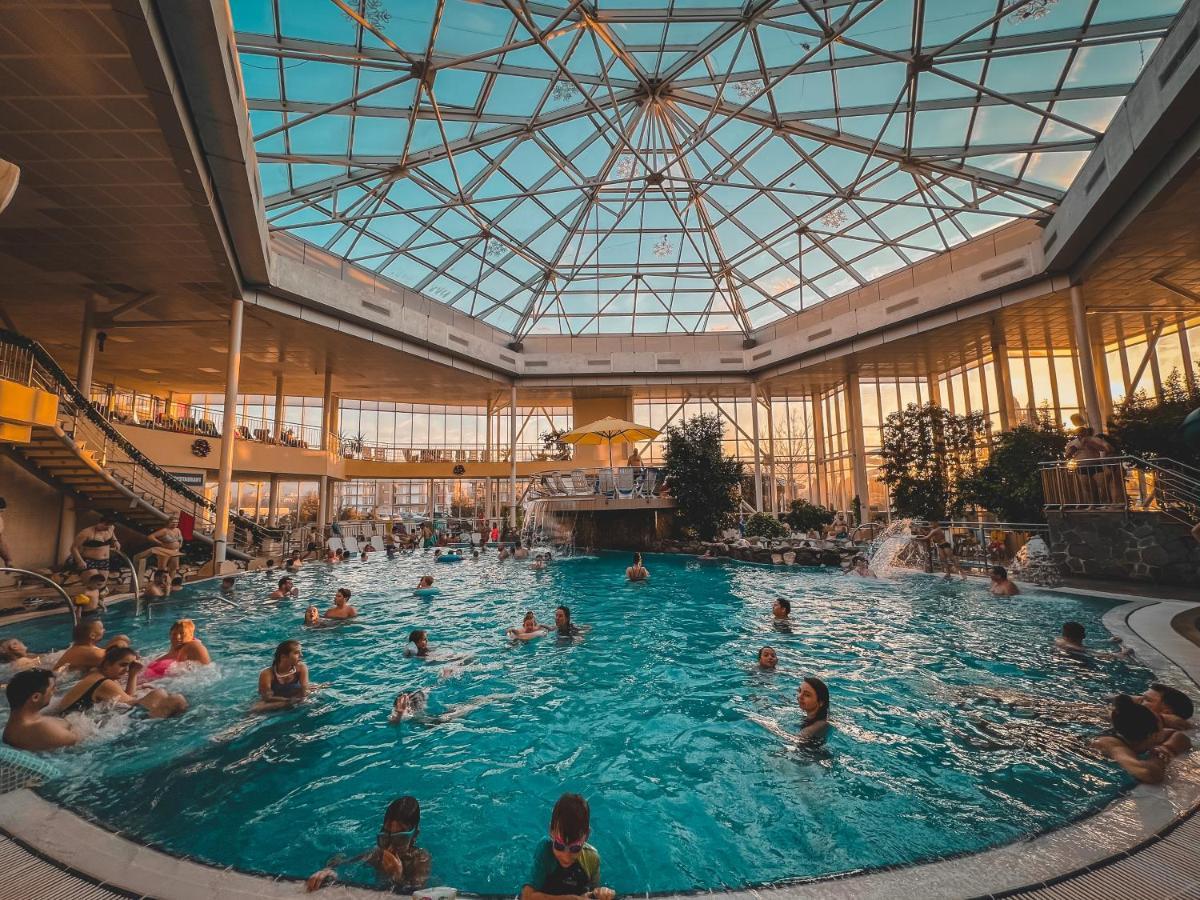 Hotel Alinalex - Paradisul Acvatic Brașov Exterior foto
